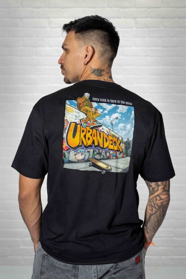 Camiseta Oversized Head First preta costas