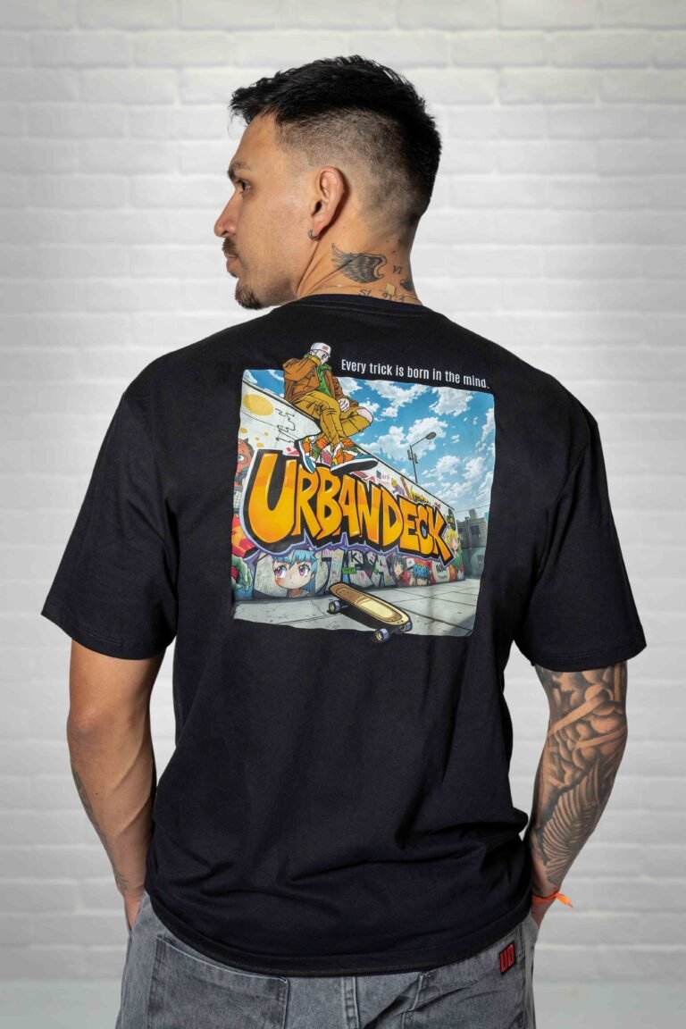 Camiseta Oversized Head First preta costas