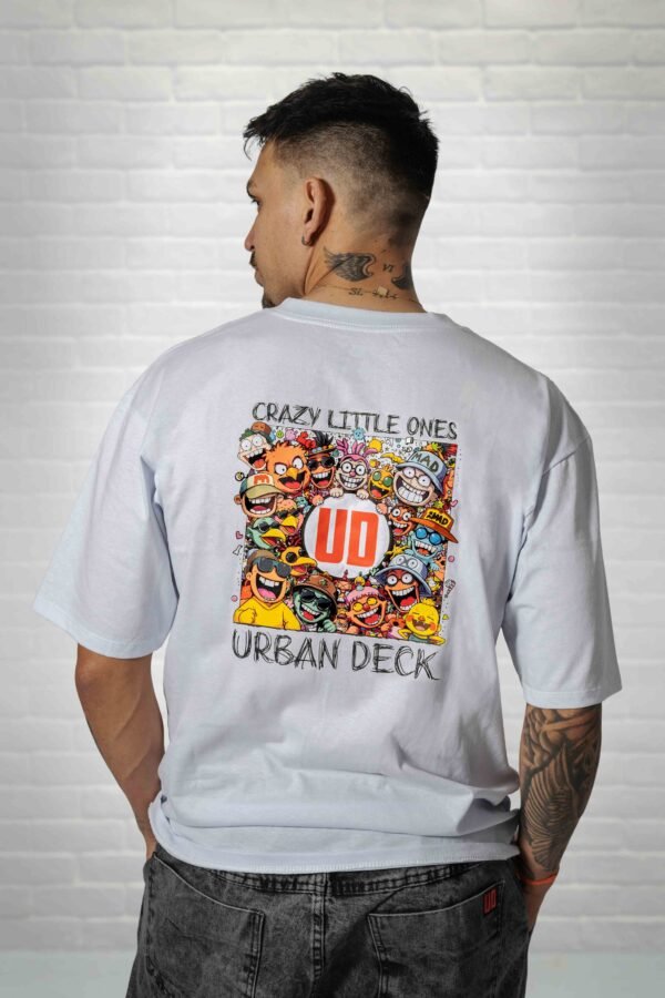 Camiseta Oversized Little Crazy branca costas