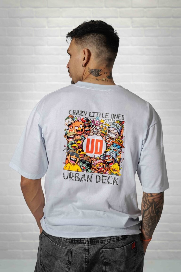 Camiseta Oversized Little Crazy branca costas