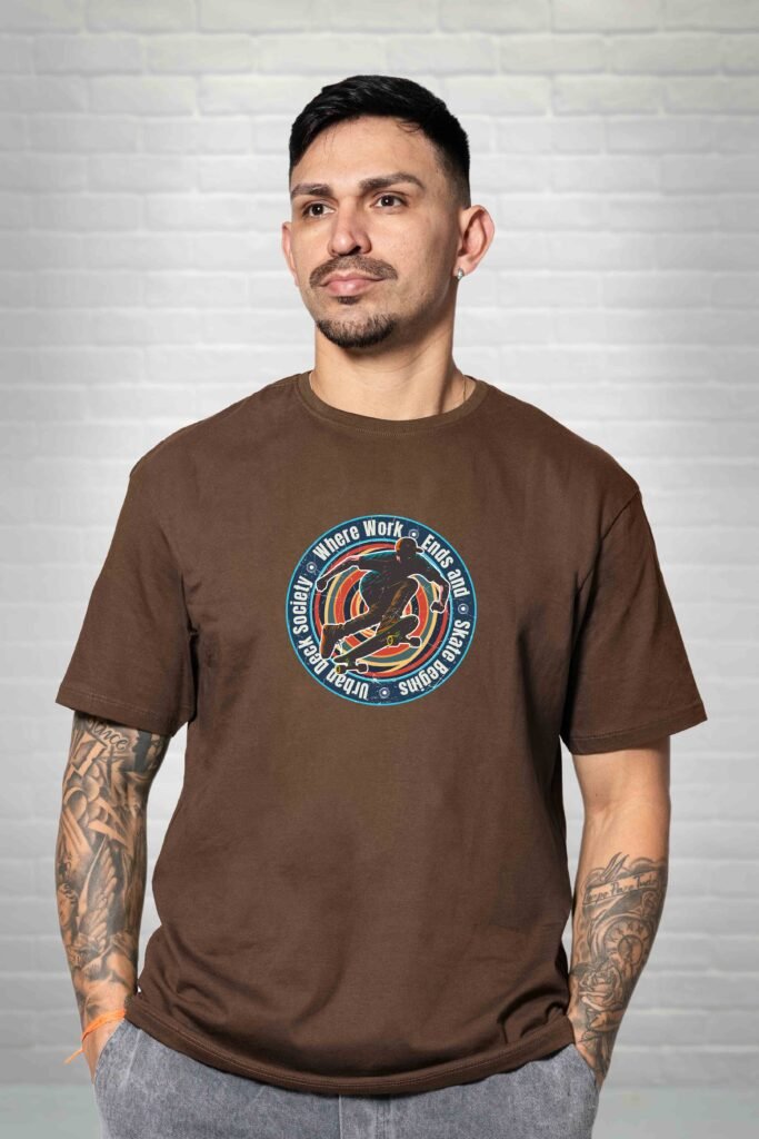 Camiseta Regular Skateboard Society marrom masculina