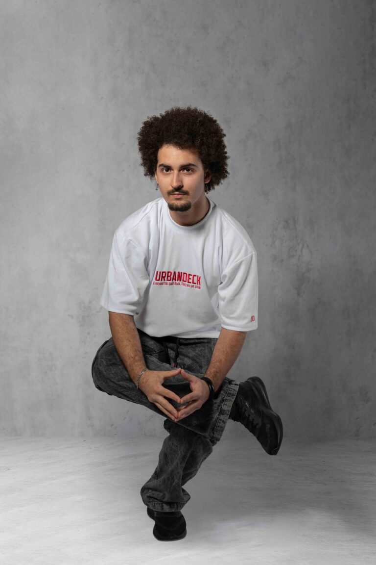 Camiseta oversized, basica, estonada em algodão, com estampa exclusiva da UrbanDeck.