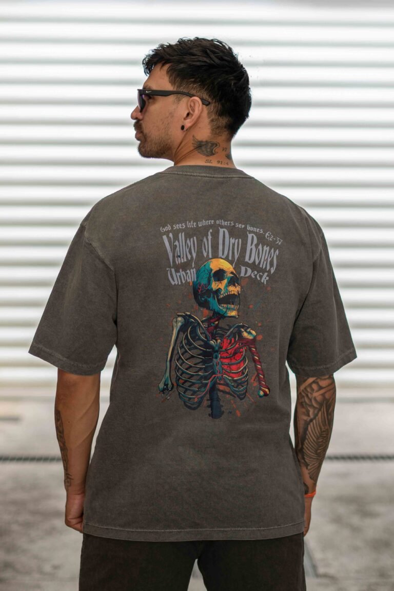 Camiseta Oversized Estonada Valley of Dry Bones bege costas