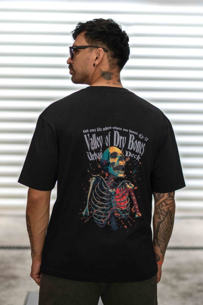 Camiseta Oversized Valley of Dry Bones preta costas