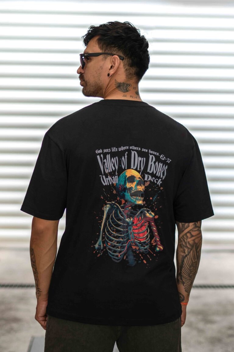 Camiseta Oversized Valley of Dry Bones preta costas
